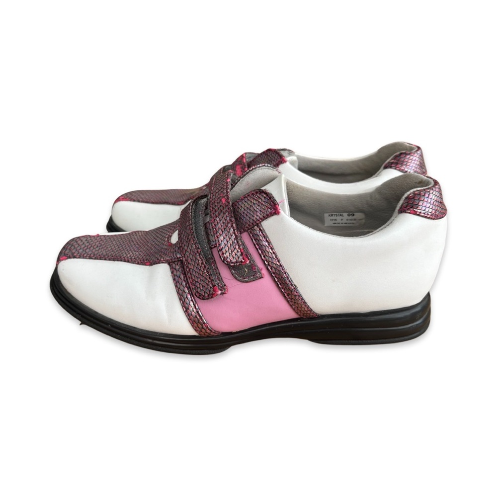 Sandbaggers Golf Shoes:
Bright Star Berry Women's
Size 9